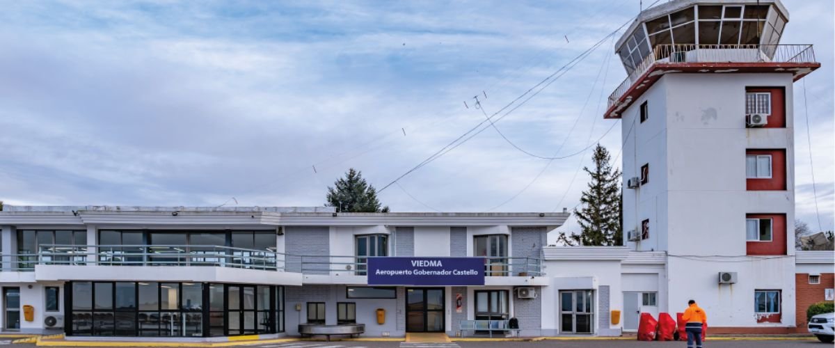 Gobernador Castello Airport