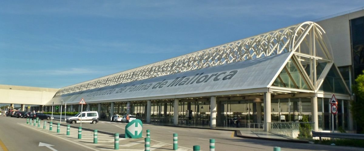 EasyJet Airlines PMI Terminal – Palma de Mallorca Airport